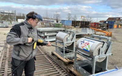 Ondergrondse containers schoonmaken, controleren, opknappen.
