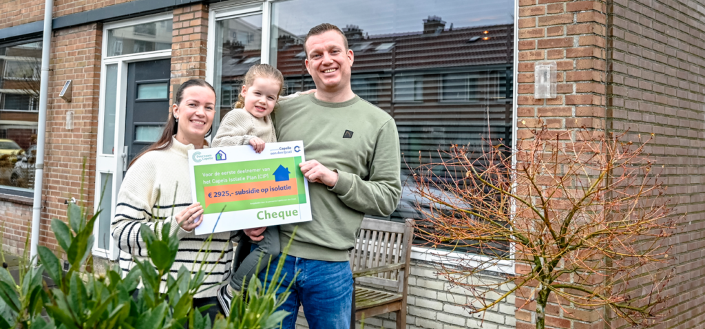 Familie Zevenbergen en een cheque met CIP-subsidie.