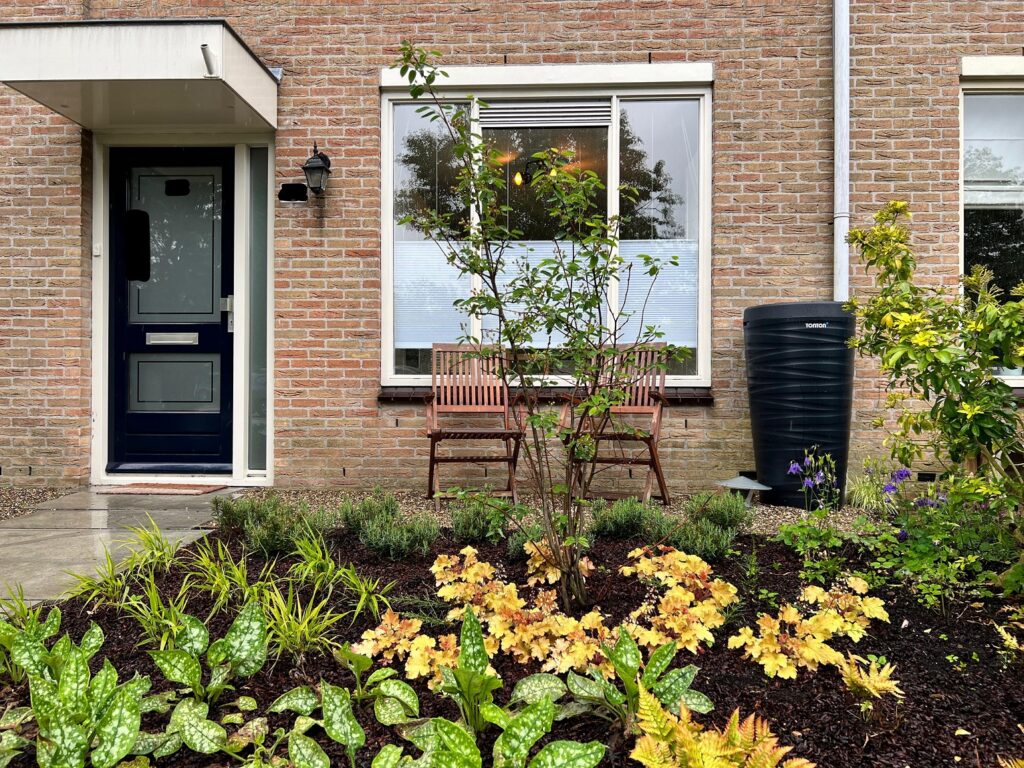 Regenton in voortuin