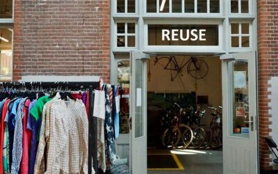 Winkel met spullen die hergebruikt worden, zoals kleding en fietsen.
