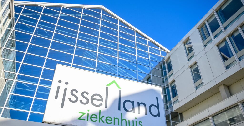 Hoofdingang van het IJsselland Ziekenhuis.
